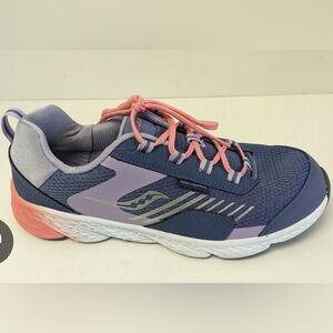 Preowned Saucony Kids Navy and Pink Sneakers